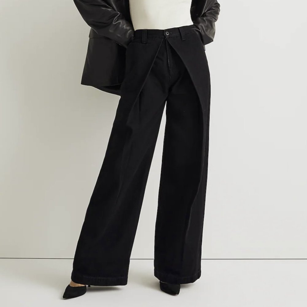 Extra wide-leg pleated jeans